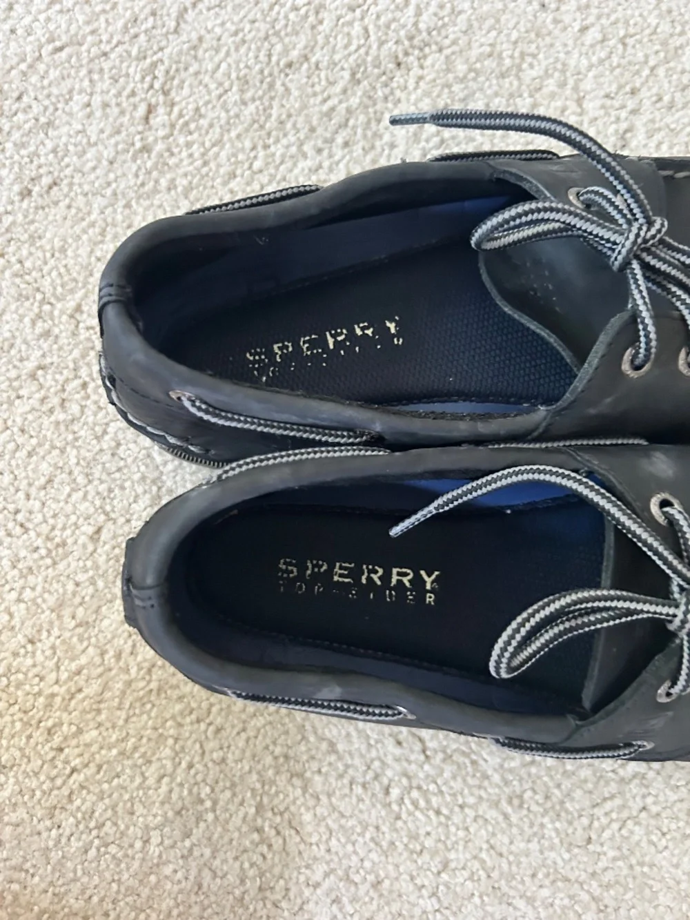Sperry Authentic Original 2-eye boat shoe Men's 9M